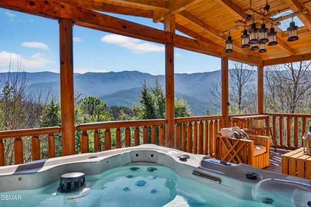 556 Thissa Way, Gatlinburg, TN 37738