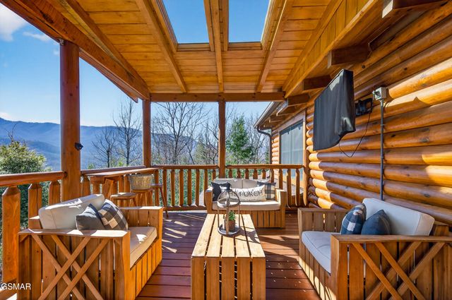 556 Thissa Way, Gatlinburg, TN 37738