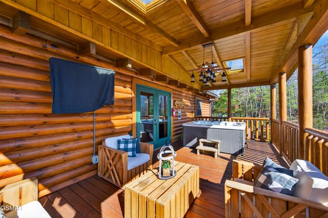 556 Thissa Way, Gatlinburg, TN 37738