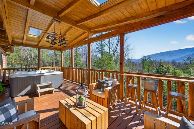 556 Thissa Way, Gatlinburg, TN 37738