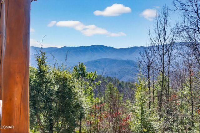 556 Thissa Way, Gatlinburg, TN 37738