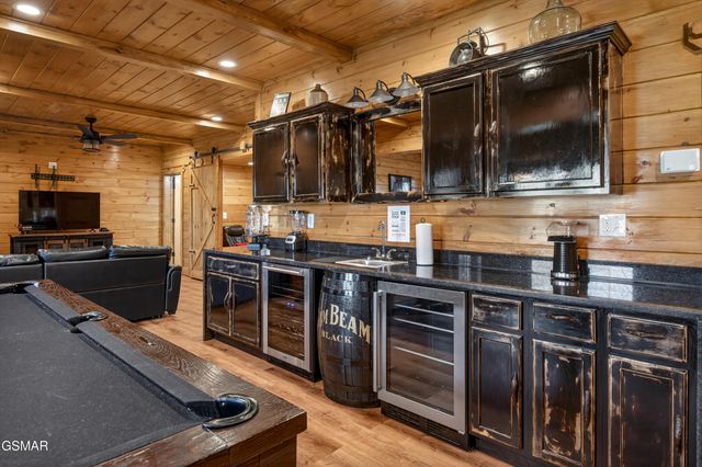 556 Thissa Way, Gatlinburg, TN 37738