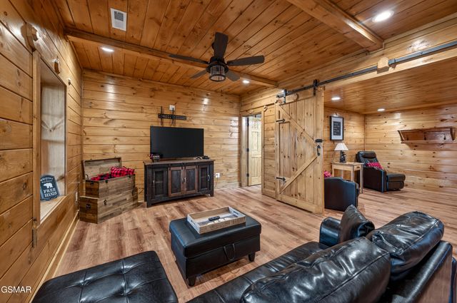 556 Thissa Way, Gatlinburg, TN 37738