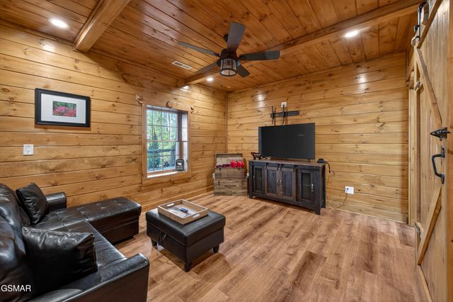 556 Thissa Way, Gatlinburg, TN 37738