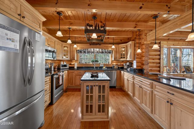 556 Thissa Way, Gatlinburg, TN 37738