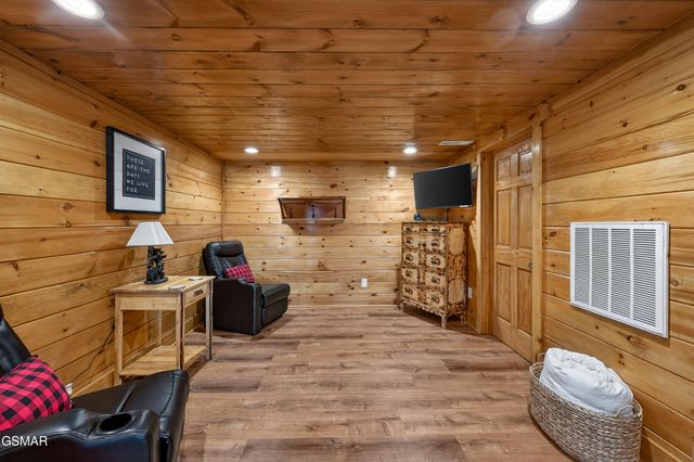 556 Thissa Way, Gatlinburg, TN 37738