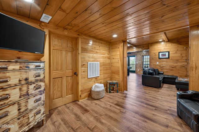 556 Thissa Way, Gatlinburg, TN 37738