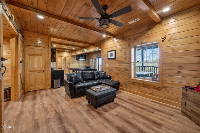 556 Thissa Way, Gatlinburg, TN 37738