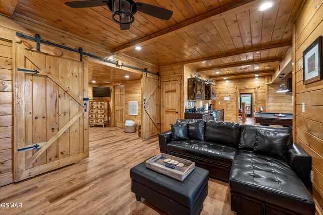 556 Thissa Way, Gatlinburg, TN 37738