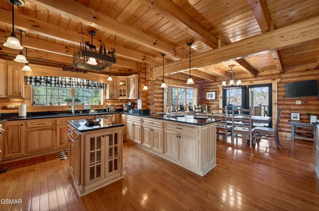 556 Thissa Way, Gatlinburg, TN 37738