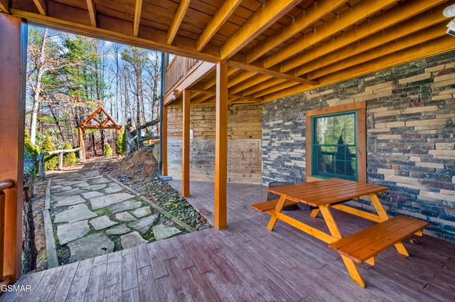 556 Thissa Way, Gatlinburg, TN 37738