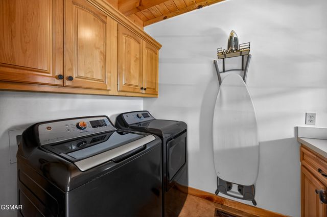 556 Thissa Way, Gatlinburg, TN 37738