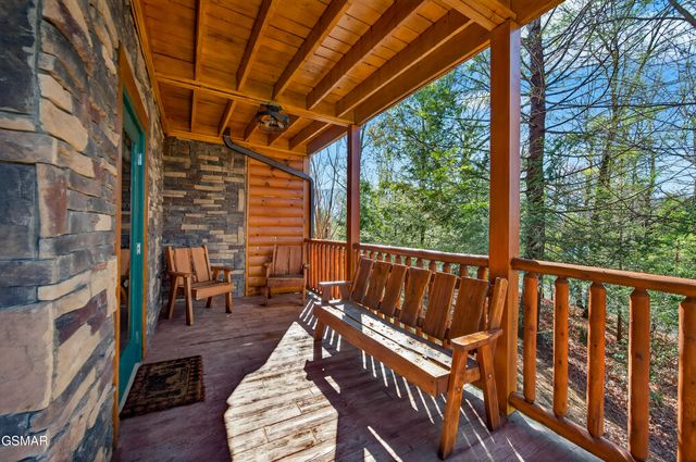 556 Thissa Way, Gatlinburg, TN 37738