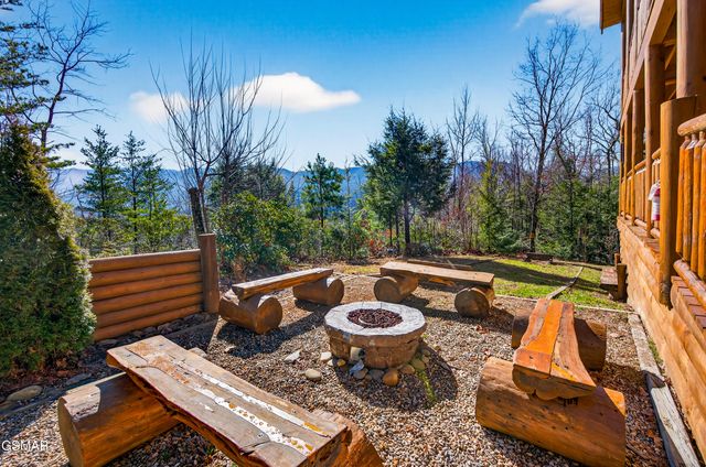 556 Thissa Way, Gatlinburg, TN 37738