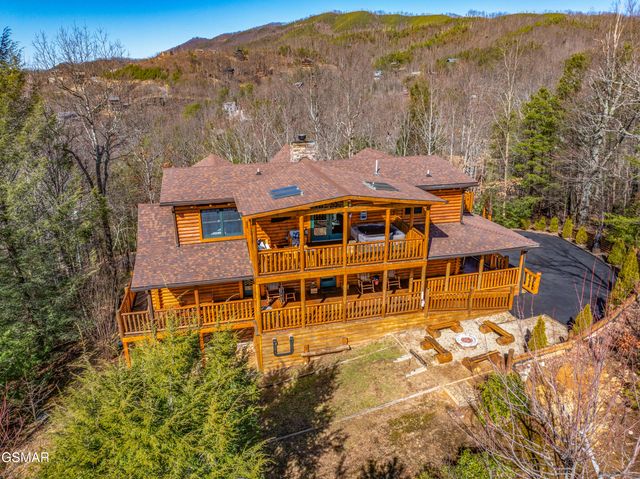 556 Thissa Way, Gatlinburg, TN 37738