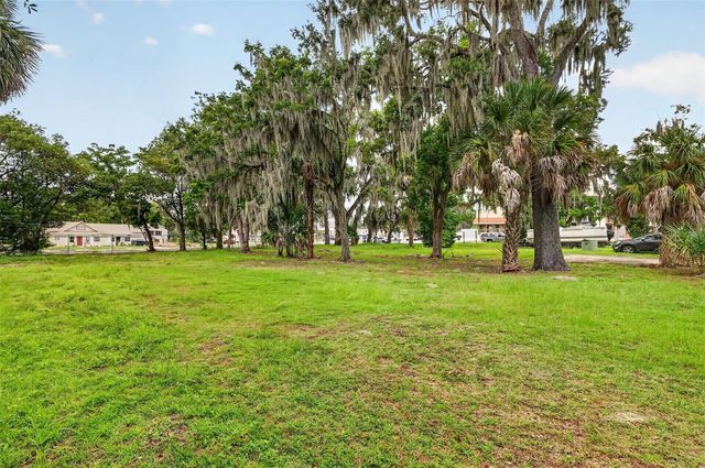 703 W MAGNOLIA STREET, Leesburg, FL 34748