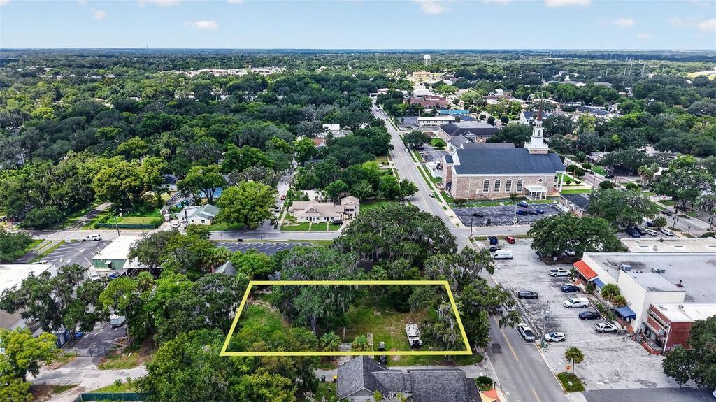 703 W MAGNOLIA STREET, Leesburg, FL 34748