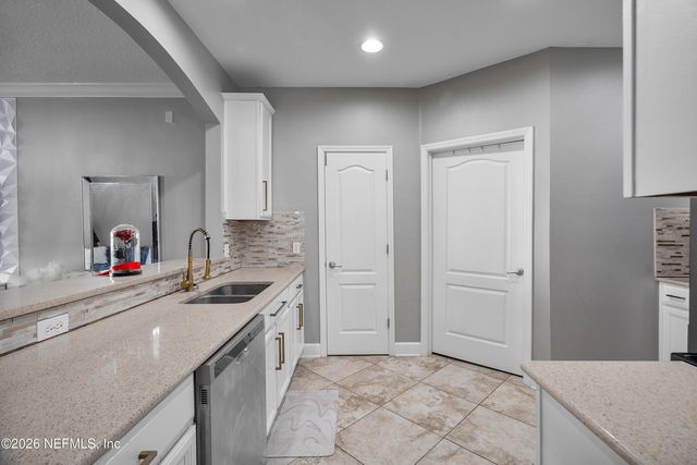 4480 DEERWOOD LAKE Parkway 336, Jacksonville, FL 32216