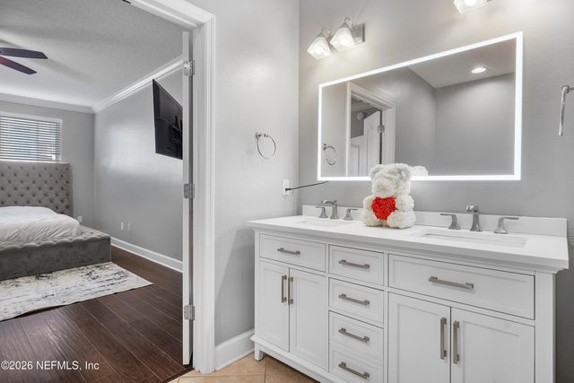 4480 DEERWOOD LAKE Parkway 336, Jacksonville, FL 32216