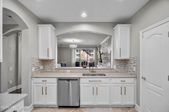 4480 DEERWOOD LAKE Parkway 336, Jacksonville, FL 32216