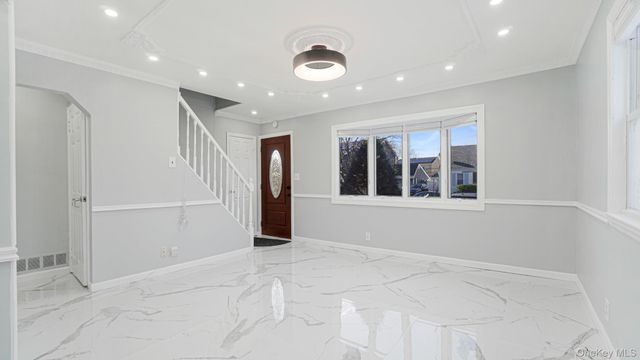 21 Linden Boulevard, Hicksville, NY 11801