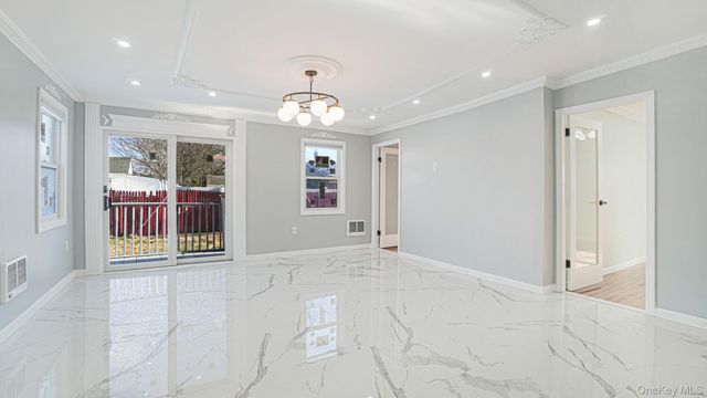 21 Linden Boulevard, Hicksville, NY 11801