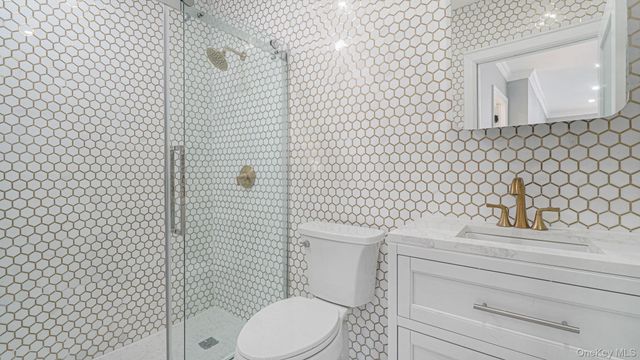 21 Linden Boulevard, Hicksville, NY 11801