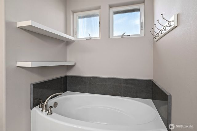 2722 SW Fairway Point Drive, Oak Harbor, WA 98277