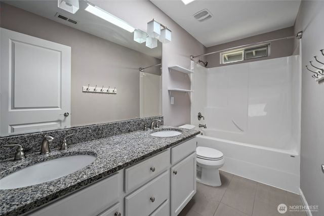 2722 SW Fairway Point Drive, Oak Harbor, WA 98277