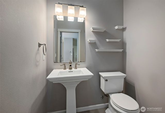 2722 SW Fairway Point Drive, Oak Harbor, WA 98277