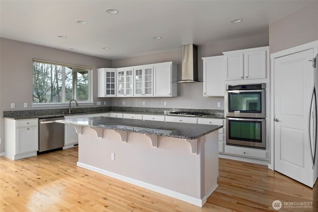 2722 SW Fairway Point Drive, Oak Harbor, WA 98277