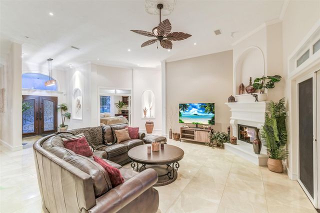 66 Lake Estates Drive, Montgomery, TX 77356