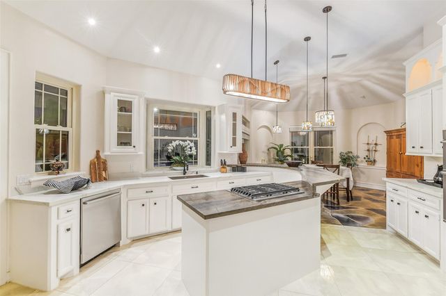 66 Lake Estates Drive, Montgomery, TX 77356