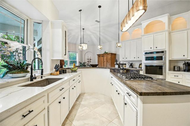 66 Lake Estates Drive, Montgomery, TX 77356