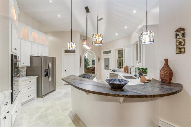 66 Lake Estates Drive, Montgomery, TX 77356