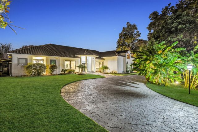 66 Lake Estates Drive, Montgomery, TX 77356