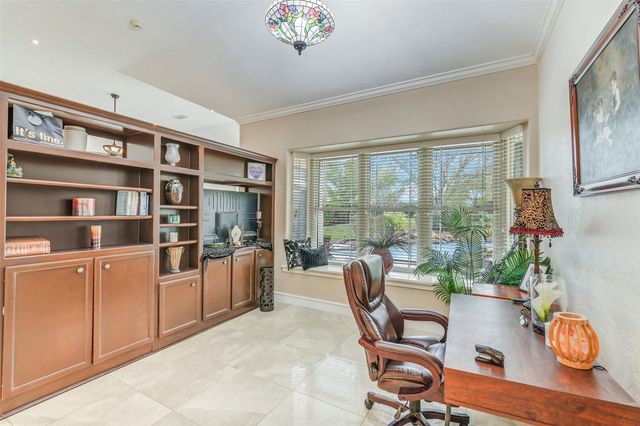 66 Lake Estates Drive, Montgomery, TX 77356