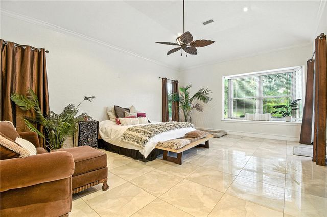 66 Lake Estates Drive, Montgomery, TX 77356