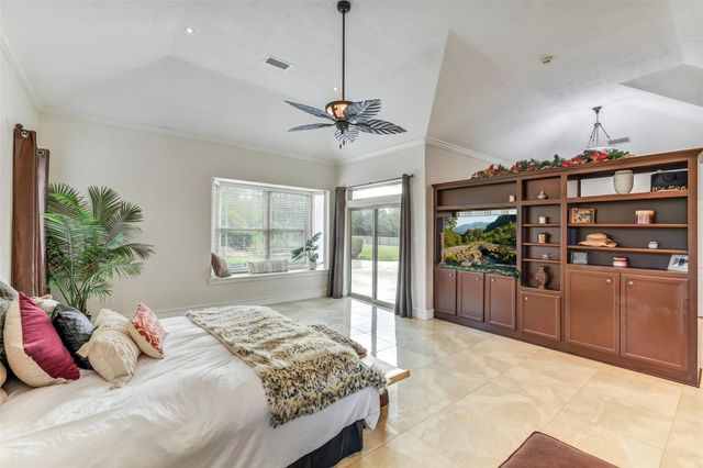 66 Lake Estates Drive, Montgomery, TX 77356