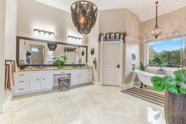 66 Lake Estates Drive, Montgomery, TX 77356