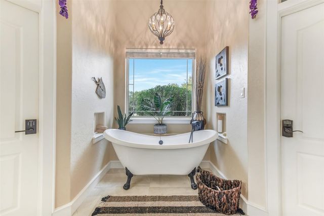 66 Lake Estates Drive, Montgomery, TX 77356