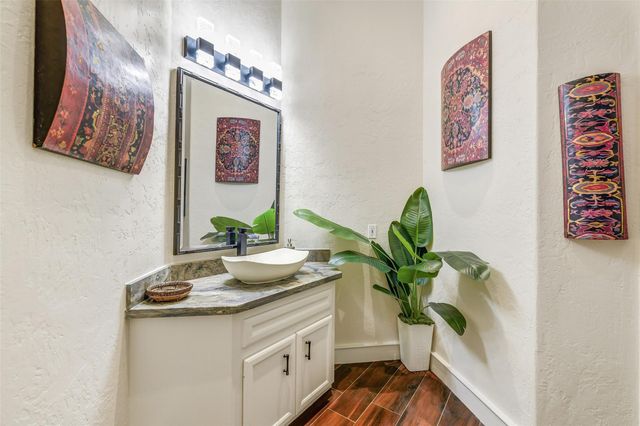 66 Lake Estates Drive, Montgomery, TX 77356