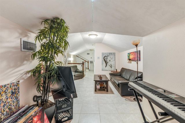 66 Lake Estates Drive, Montgomery, TX 77356