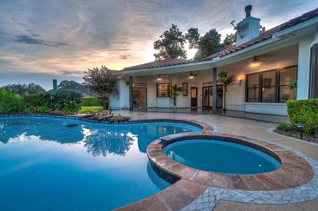 66 Lake Estates Drive, Montgomery, TX 77356