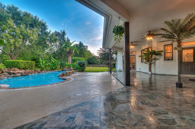 66 Lake Estates Drive, Montgomery, TX 77356