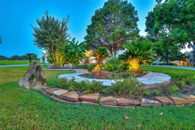 66 Lake Estates Drive, Montgomery, TX 77356