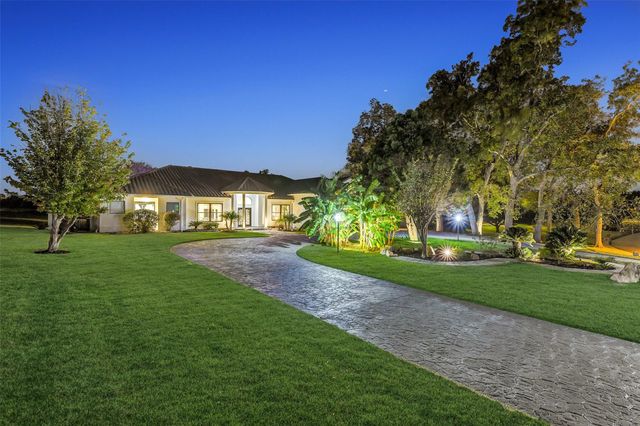 66 Lake Estates Drive, Montgomery, TX 77356