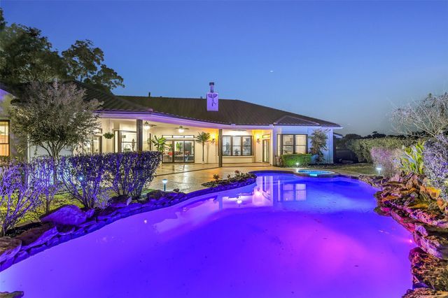 66 Lake Estates Drive, Montgomery, TX 77356