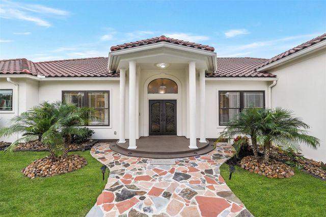 66 Lake Estates Drive, Montgomery, TX 77356