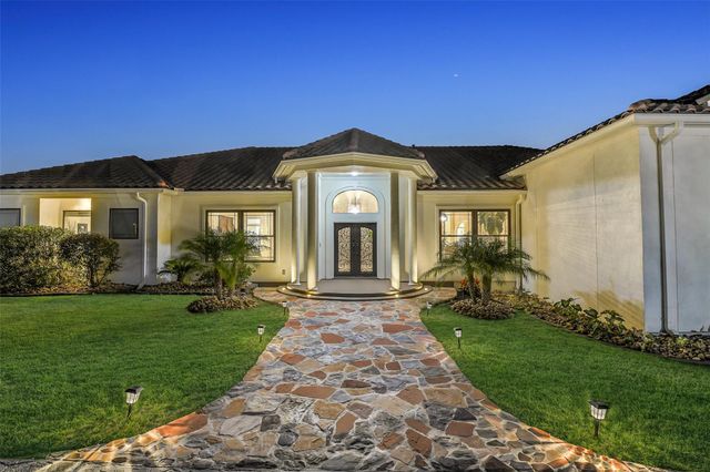 66 Lake Estates Drive, Montgomery, TX 77356